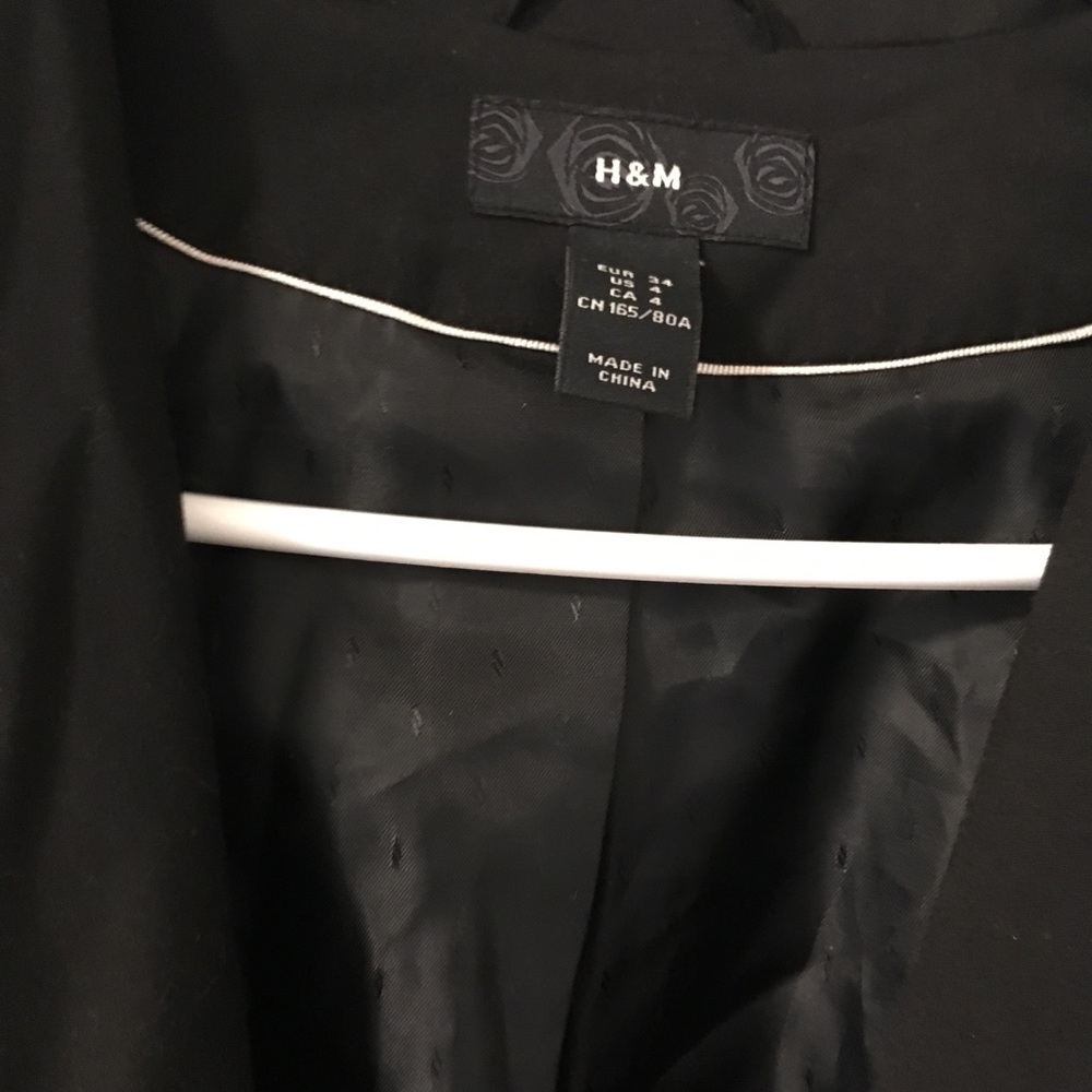 H&M black blazer - Picture 2 of 6